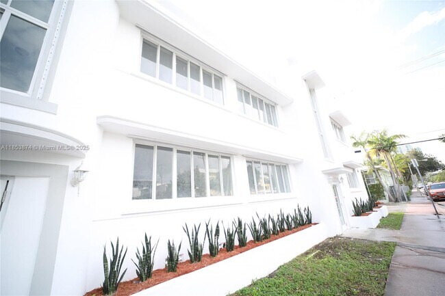 Building Photo - 810 7th St Unit 208 Rental