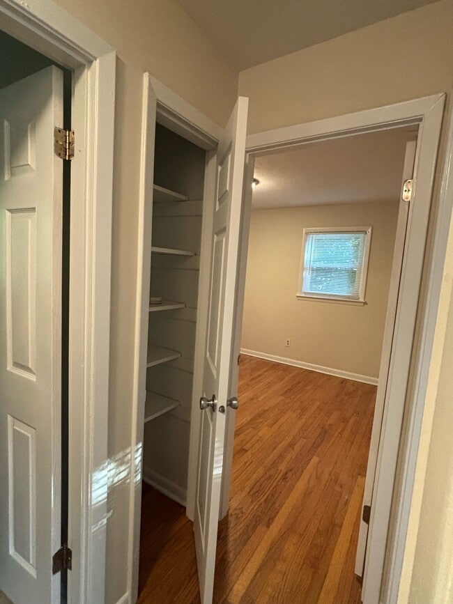 Photo - 1070 Rulnick St