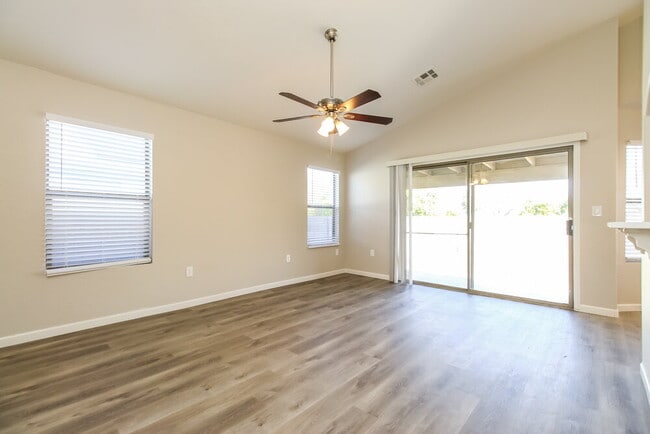341 N Fresno St