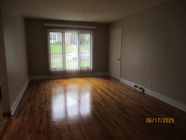 Photo - 105 Loomis Ave House