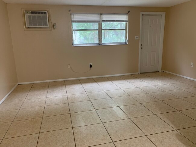 Photo - 1211 mook st