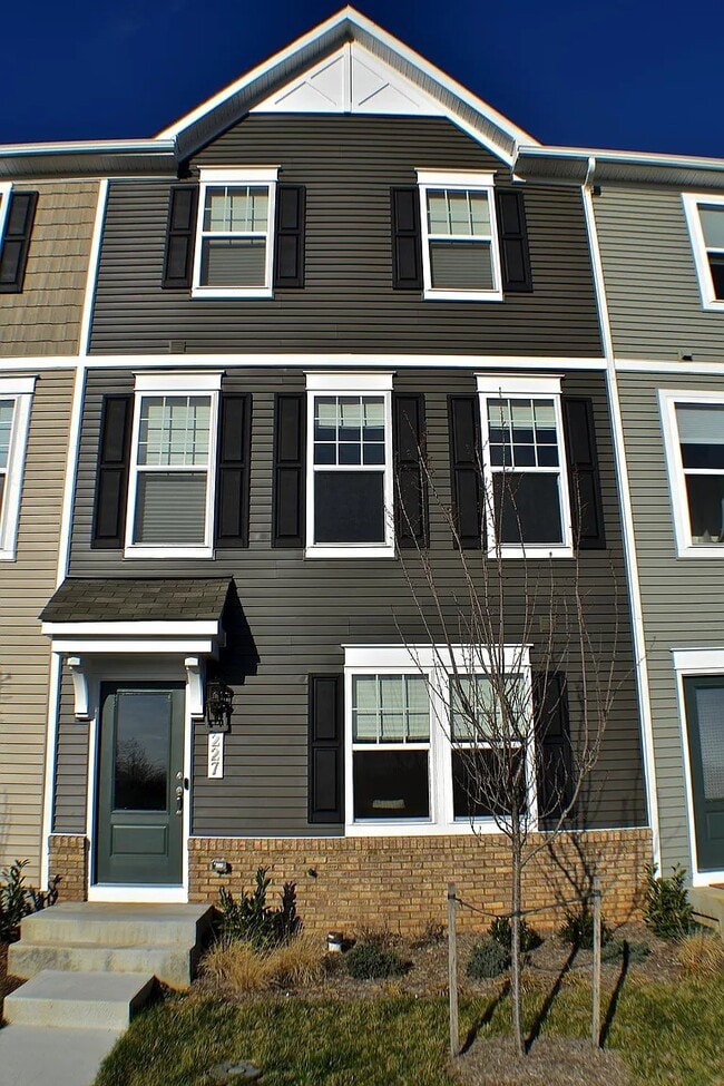 Photo - 227 Presidents Pointe Ave Townhome