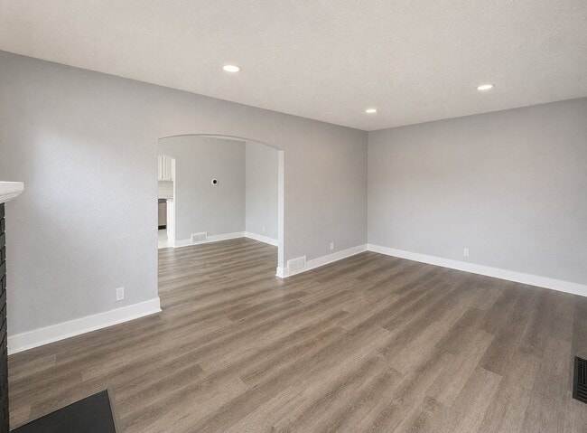 Photo - 2374 Shasta Way