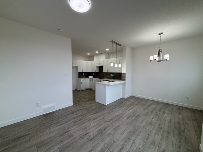 Photo - 7110 Keswick Dr SW