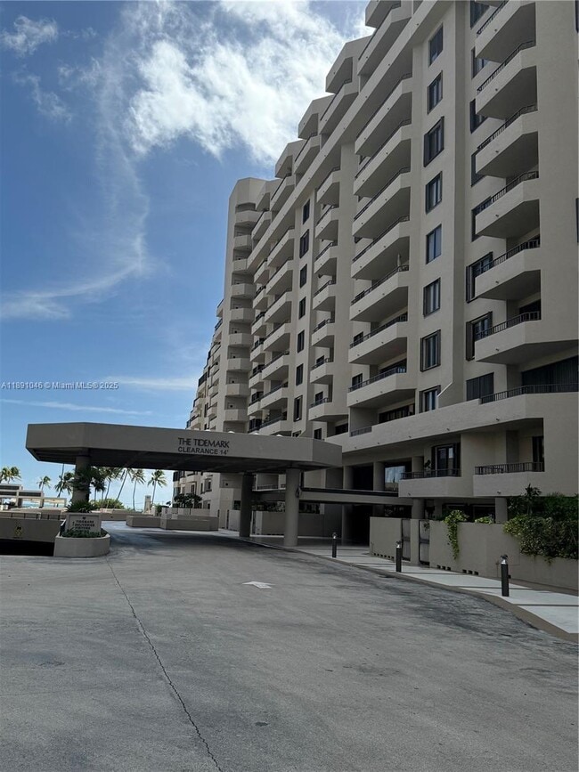 Building Photo - 201 Crandon Blvd Unit 632