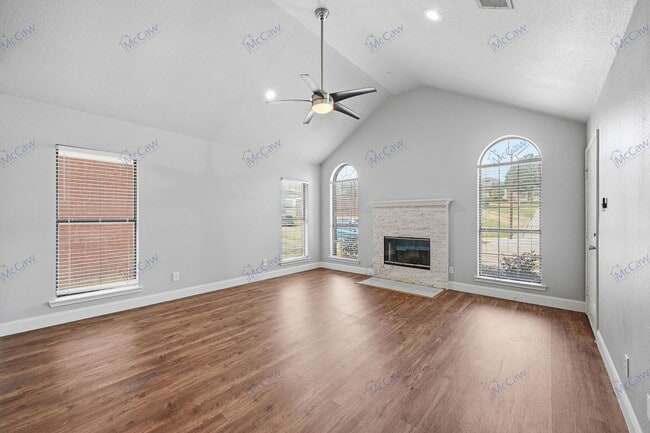 Photo - 720 W Willow Oak Dr