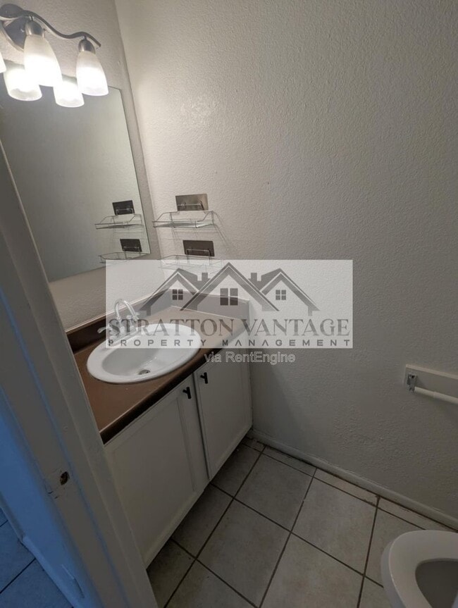 Photo - 545 W 16th Ave