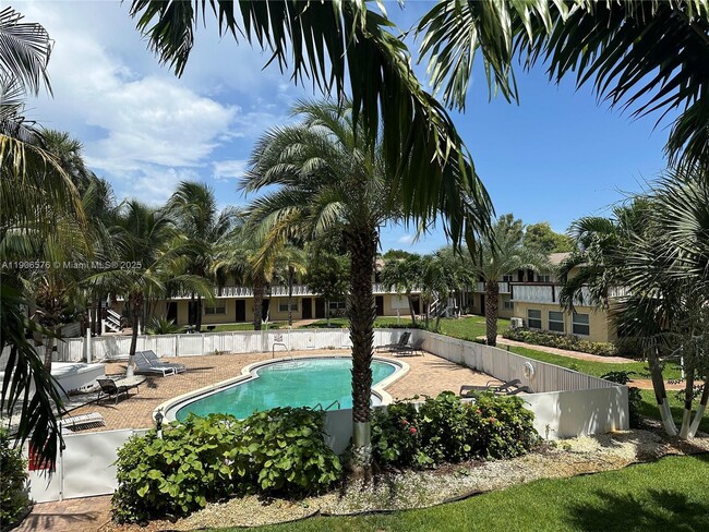 Building Photo - 2900 NE 17th Ave Unit 211