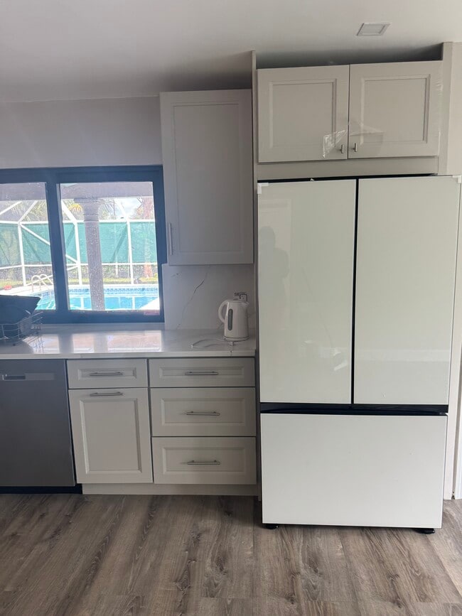 Refrigerator - 10315 NW 39th Mnr