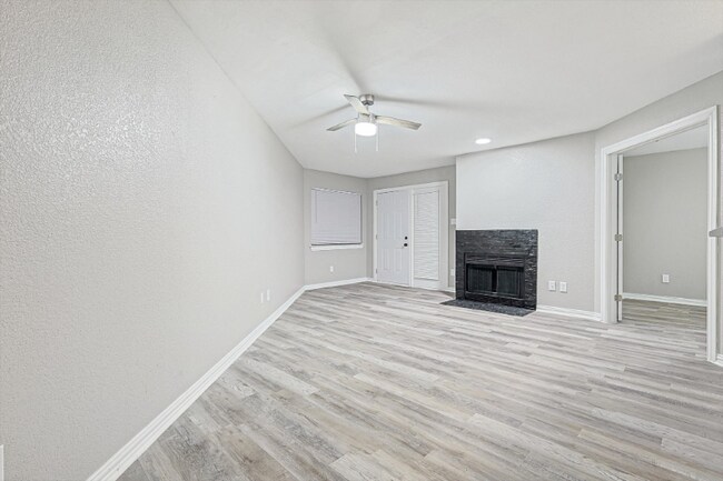 Photo - 9839 Walnut St Apartamento Unidad T110