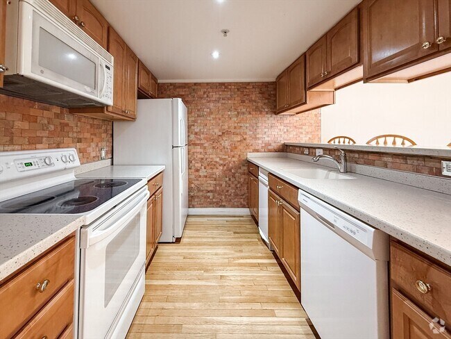 Building Photo - 60 Broadlawn Park Unit 3c Rental