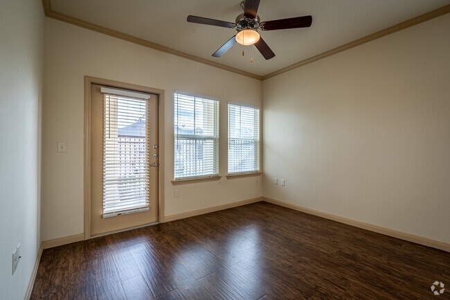 1HAB, 1BA - 777 ft²