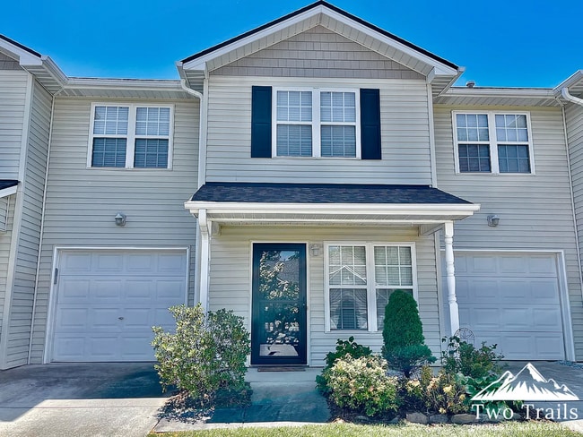 Building Photo - 3 BED/2.5 BATH TOWNHOME IN ARDEN