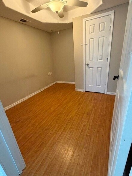 110 W Hunnicutt Ave