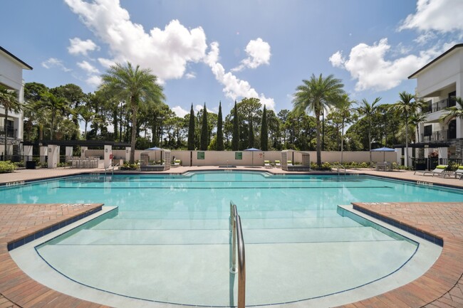 Swimming Pool - Central Gardens Grand Apartments