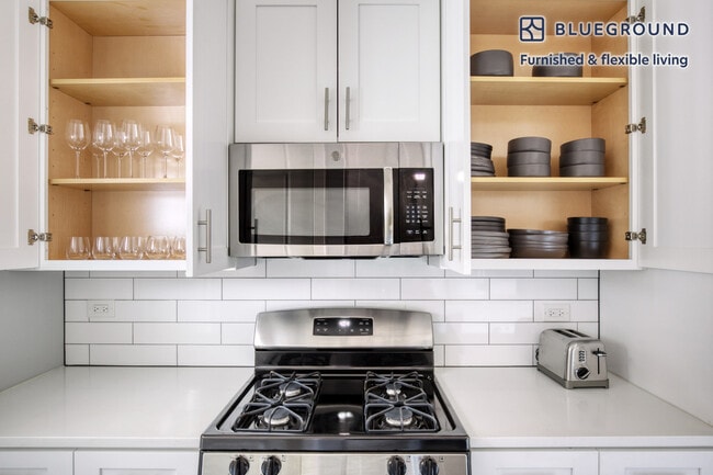 Photo - 3438 N Seminary Ave Unidad FL2-ID457