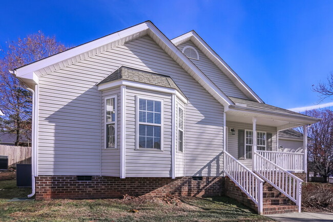 Photo - 525 Groveton Trail