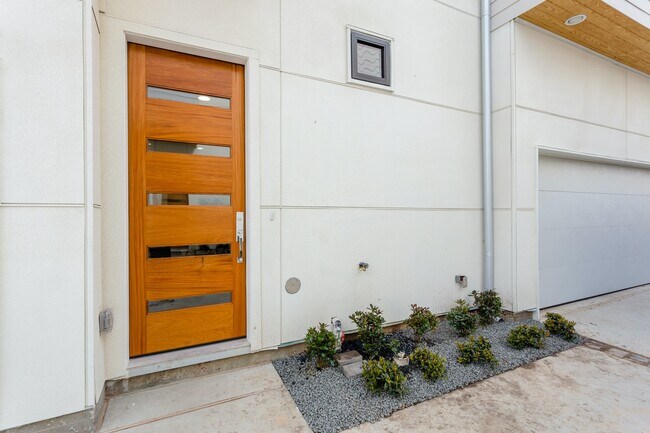 Photo - 3404 Saltus St Unit B