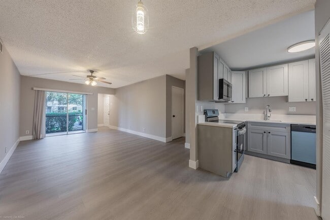 Building Photo - 105 Gardens Dr Unit 102 Rental