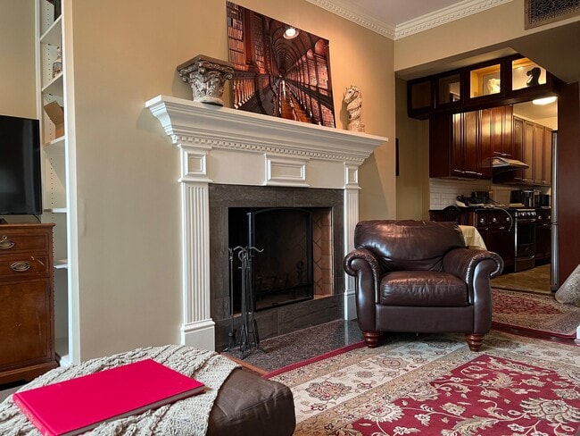 Building Photo - 721 12th St SE