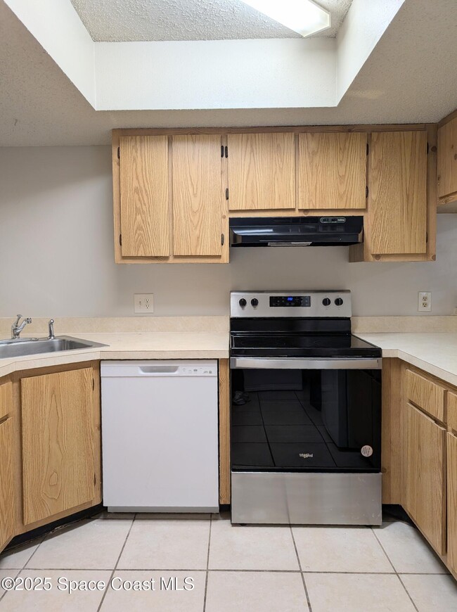 Photo - 1648 Brook St NE Unit M110