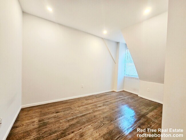 1406 Beacon St Unit 4