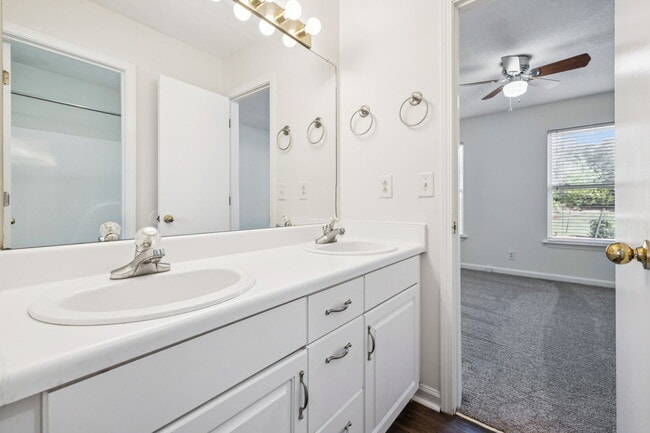 Two Bedroom B - 2 Bed / 1.5 Bath - 1,050 Sq.Ft.