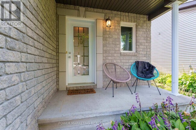 Photo - 270 Mica Crescent