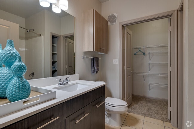 2BR/2BA- 953SF