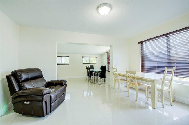 Photo - 3322 McKinley St