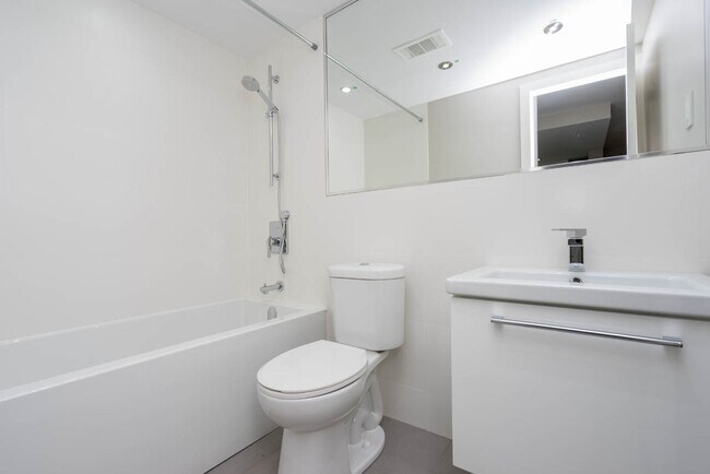 230 Oak St Unit 707