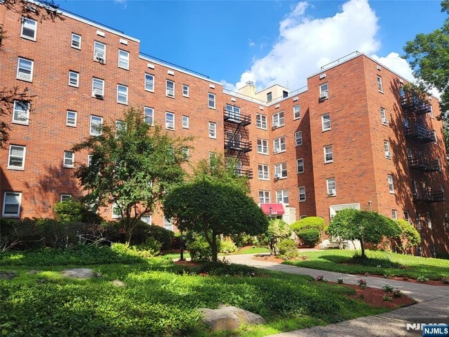 Building Photo - 2340 Linwood Ave Unit 3F-3F Rental