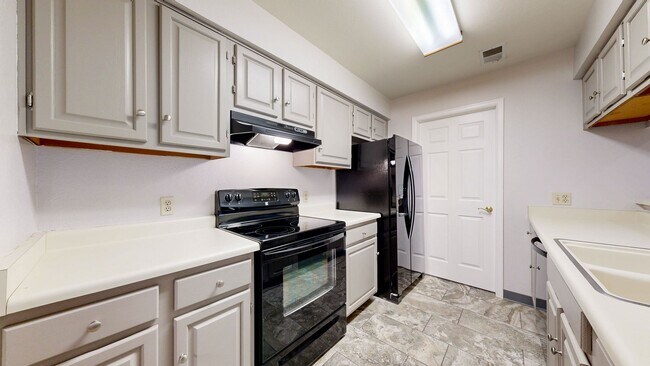 Photo - Adorable 2beds/2baths w/2 Parking spaced Included Available Now