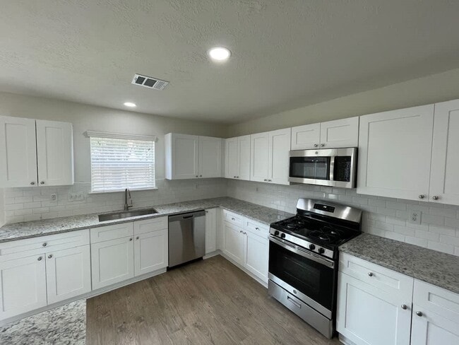 Photo - 6427 Founding Dr