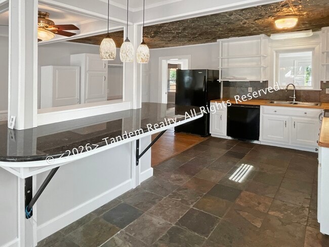 Photo - 2228 Ashwood Ave Unit B