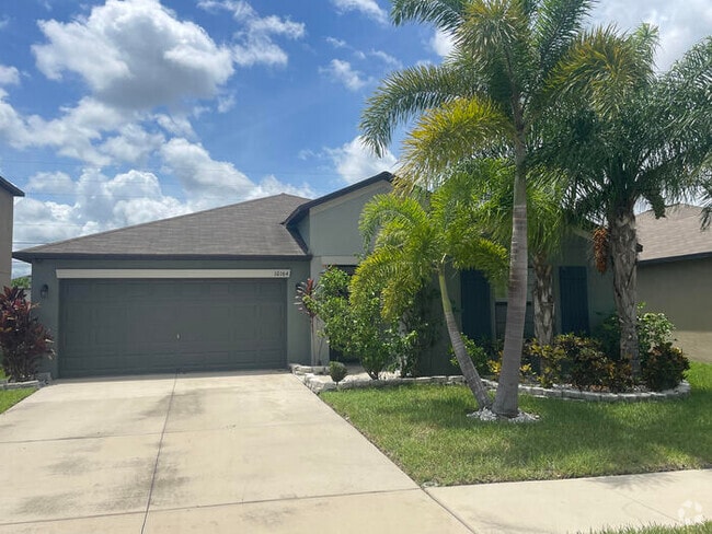 Building Photo - Beautifully Designed 4 Bedroom, 2 Bath Home