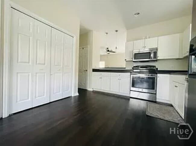 Photo - 209 Foxbury Square