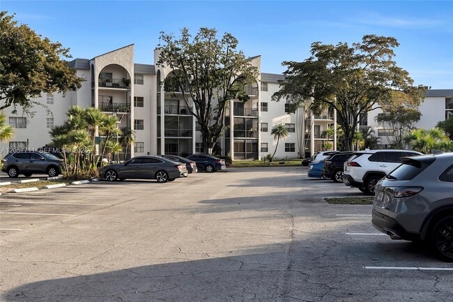 Building Photo - 3300 Spanish Moss Terrace Unit 106