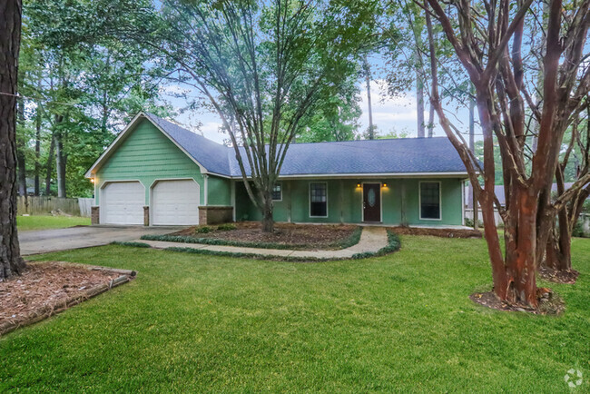 Building Photo - Cozy Three Bedroom Rental