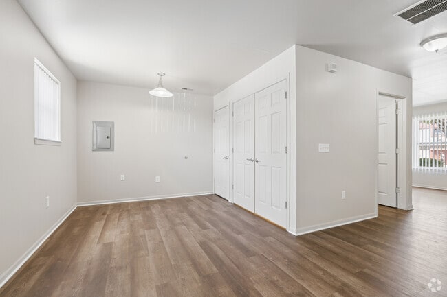 4BR, 2BA - 1,401SF - Dining Room
