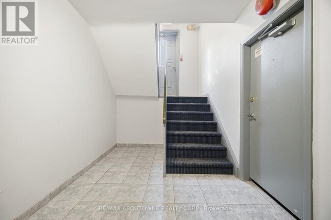 Photo - 2320 Hixon St