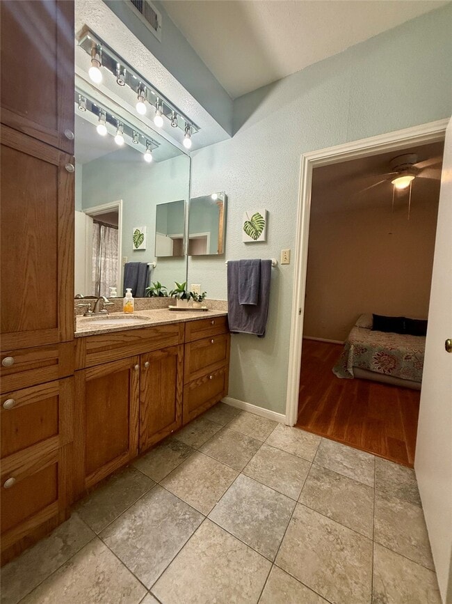 Photo - 8055 Cambridge St