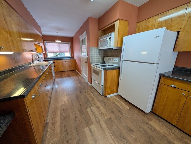 Photo - 722 Bryden Ave