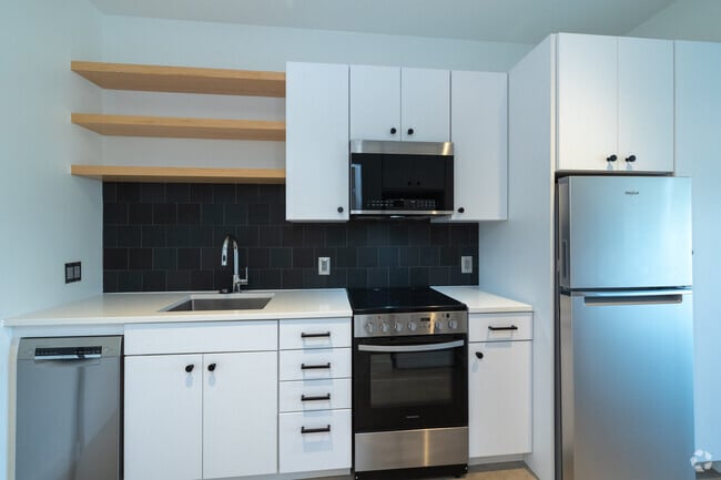 Studio - 410SF - River & Rails - RADVIEW