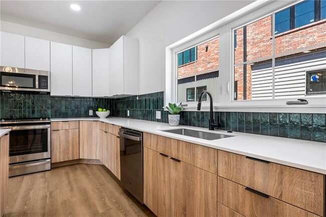 Photo - 929 SE 10th St