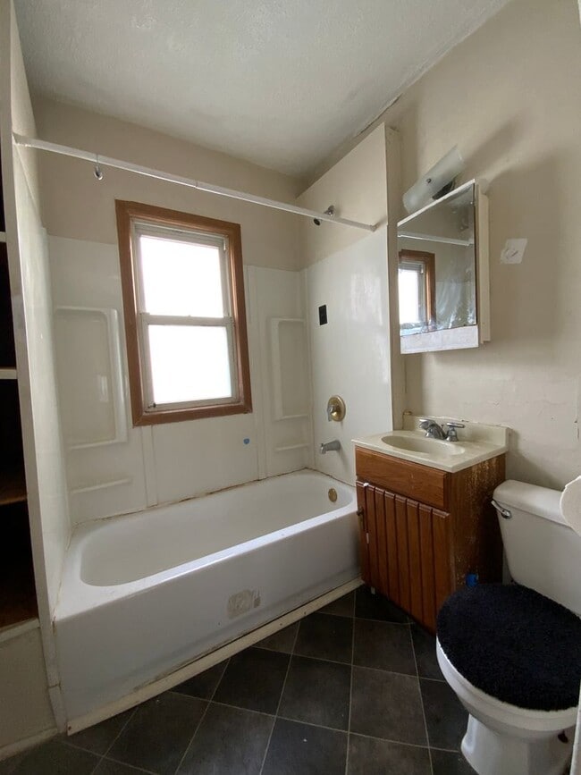 Photo - Simple and Comfortable 3-Bedroom, 1-Bathro...