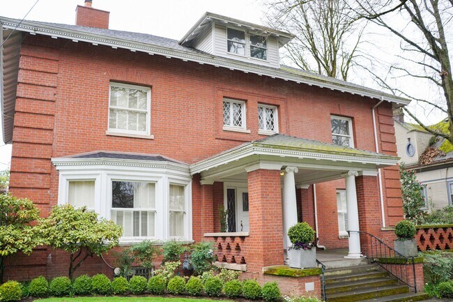 Building Photo - Spacious Nob Hill Historic Property with a... Unit 02