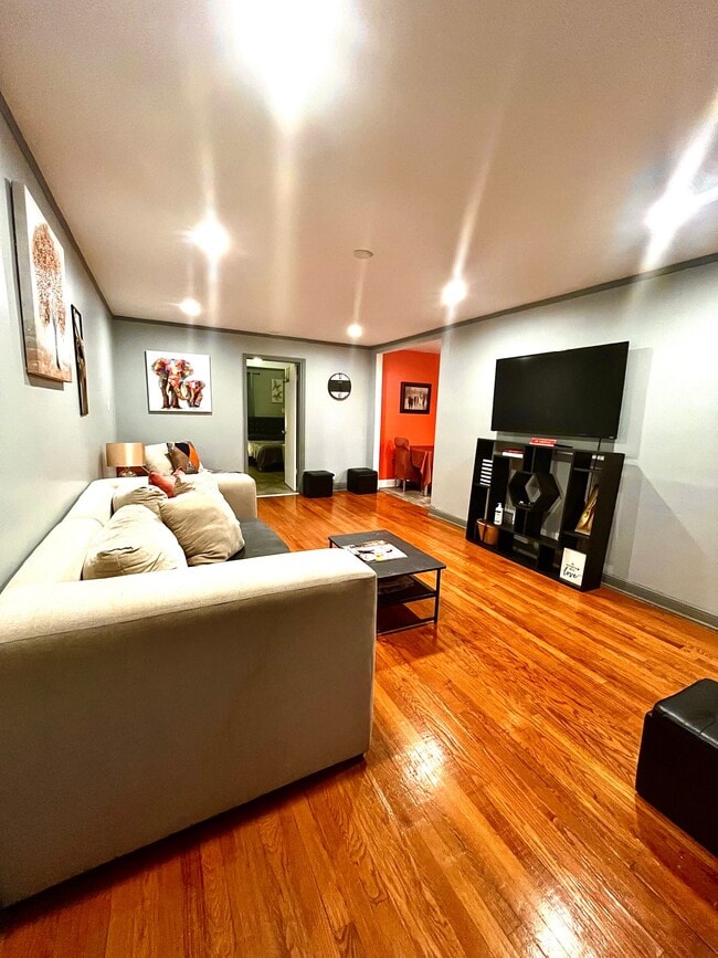 Photo - 9000 S Wabash Ave