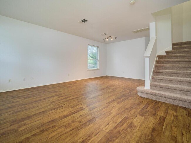 Photo - 1112 Sundrop Pl