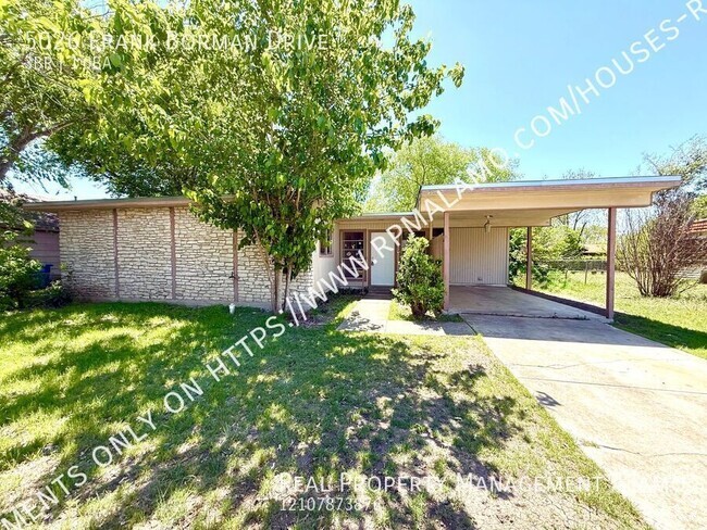 Building Photo - AVAILABLE NOW! 3 Bedroom / 1 Bath Home In ...